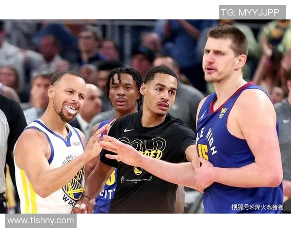 勇士主场大胜掘金，克雷汤普森发挥神勇